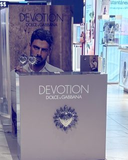 Devotion  hombre o mujer siente el perfume y se lo q sueñas.
Dolce Gabanna
